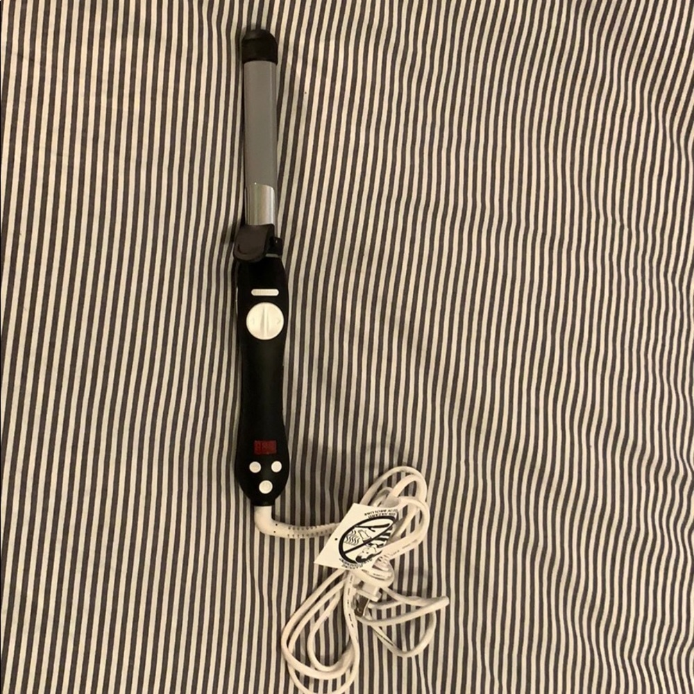 Beachwaver curling iron